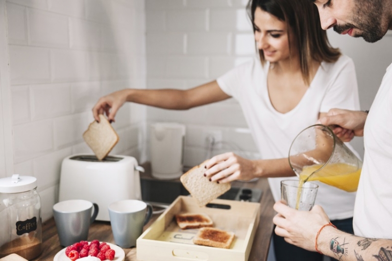 Couple preparing breakfast in the kitchen.